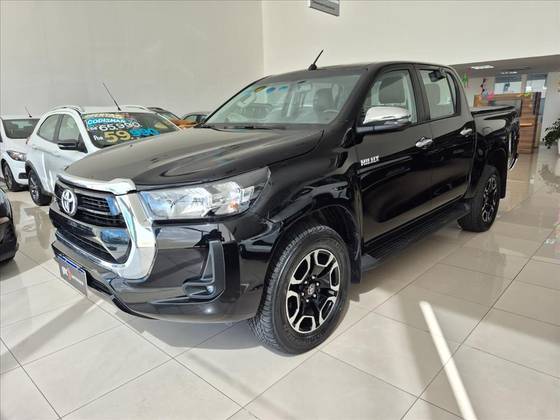 TOYOTA HILUX 2.8 D-4D TURBO DIESEL CD SRV 4X4 AUTOMÁTICO